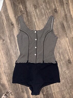 Vintage 1960s swimsuit - women’s medium 
Excellent preloved condition